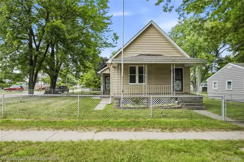 1429 Division St, Port Huron, MI 48060