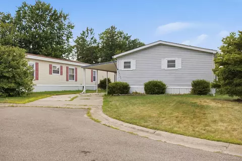49153 Cranberry Ct, Shelby Township, MI 48315