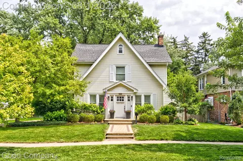 2230 Maplewood Ave, Royal Oak, MI 48073