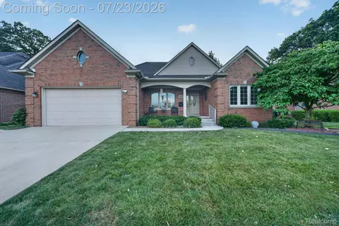 4584 Dolores Dr, Trenton, MI 48183