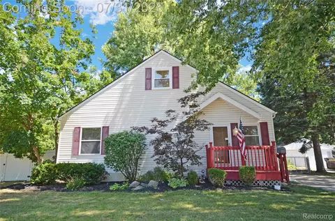 26550 Oakland St, Roseville, MI 48066