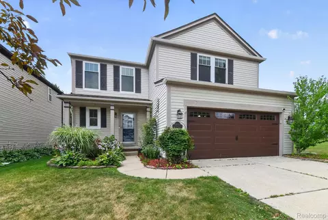 5082 Whispering Glen Trl, Grand Blanc, MI 48442