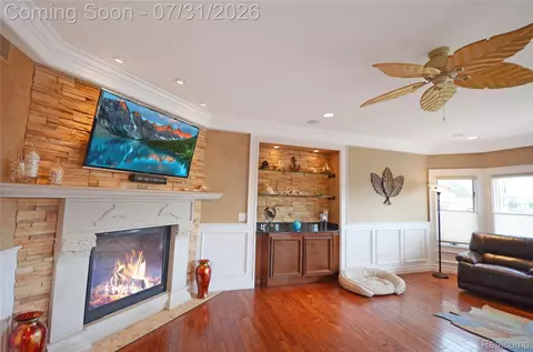 Living - 38048 Huron Pointe Dr, Harrison, MI 48045 photo 1 of 2