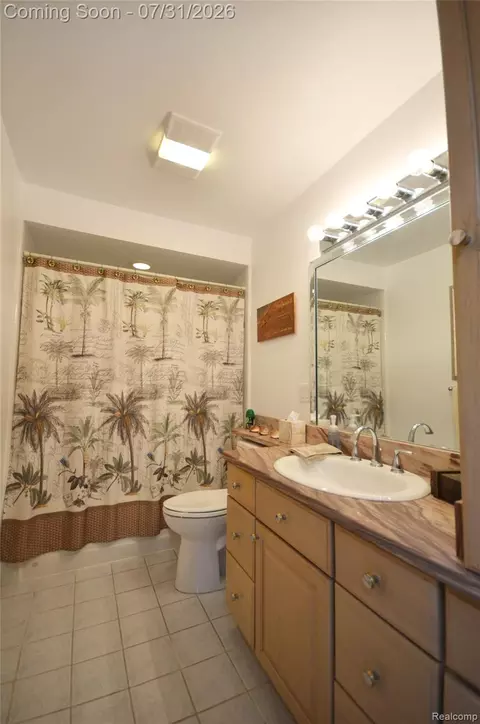 Bath - 38048 Huron Pointe Dr, Harrison, MI 48045 photo 3 of 9
