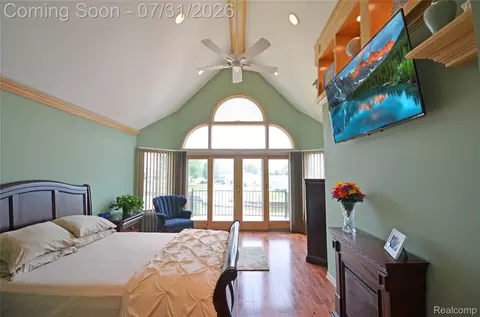 Bedroom - 38048 Huron Pointe Dr, Harrison, MI 48045 photo 4 of 8