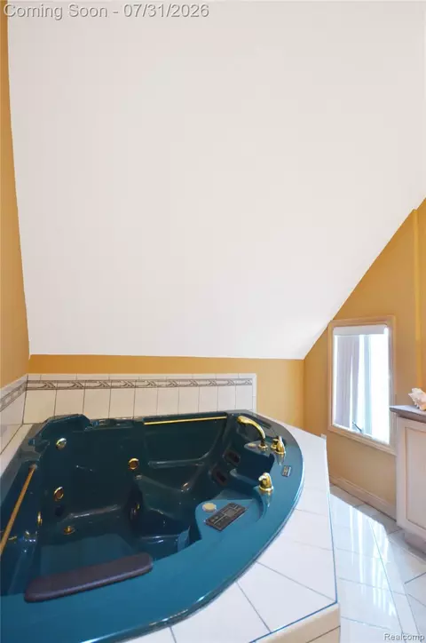 Bath - 38048 Huron Pointe Dr, Harrison, MI 48045 photo 8 of 9