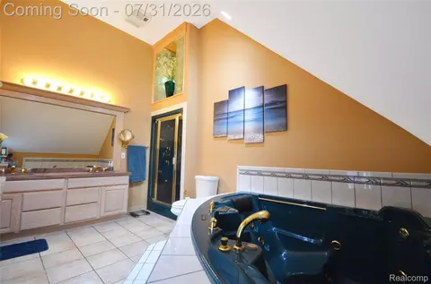 Bath - 38048 Huron Pointe Dr, Harrison, MI 48045 photo 5 of 9