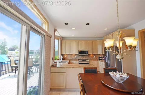 Kitchen - 38048 Huron Pointe Dr, Harrison, MI 48045 photo 3 of 5