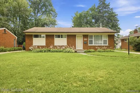 8844 Headley Dr, Sterling Heights, MI 48314