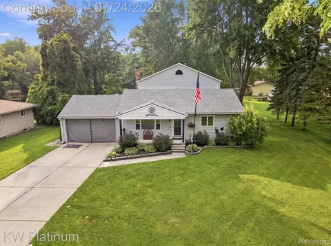 47389 Sugarbush Rd, Chesterfield, MI 48047