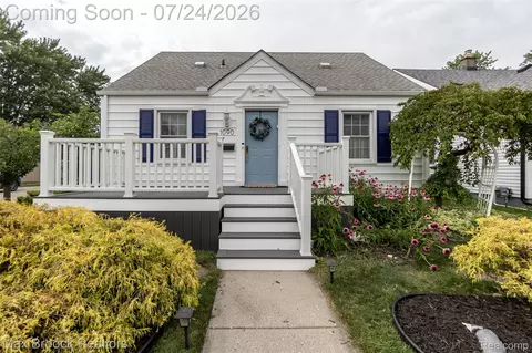 1090 Cambridge Rd, Berkley, MI 48072