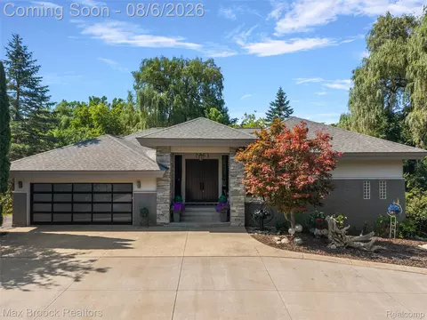 2253 Lone Pine Rd, West Bloomfield, MI 48323