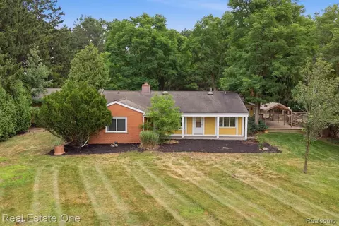 31198 Martindale Rd, Lyon, MI 48165