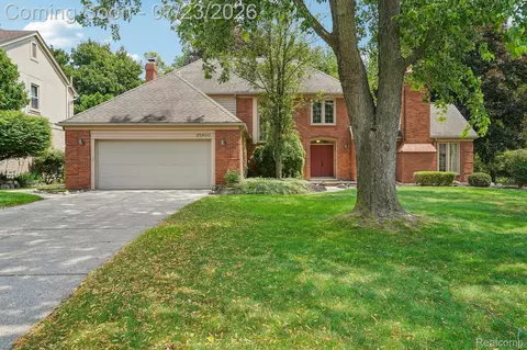 25900 Hunt Club Blvd, Farmington Hills, MI 48335
