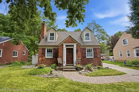 2071 Dorothea Rd, Berkley, MI 48072
