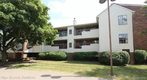 30594 Orchard Lake Rd #50, Farmington Hills, MI 48334