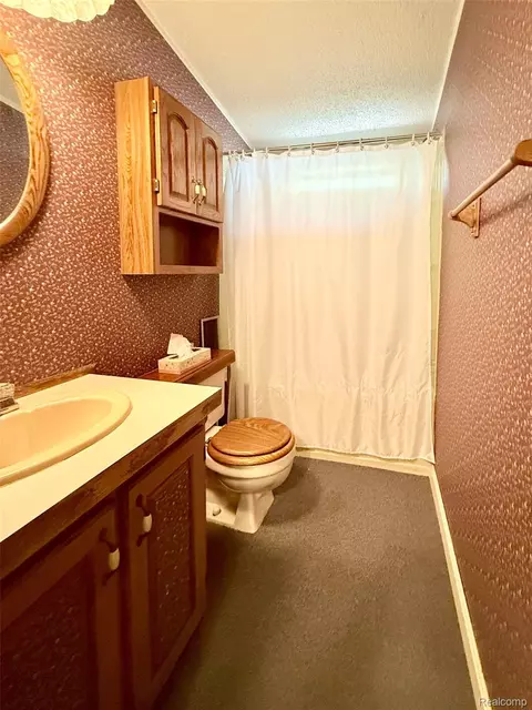 Bath - 39 Oakridge E, Monroe, MI 48161 photo 2 of 2