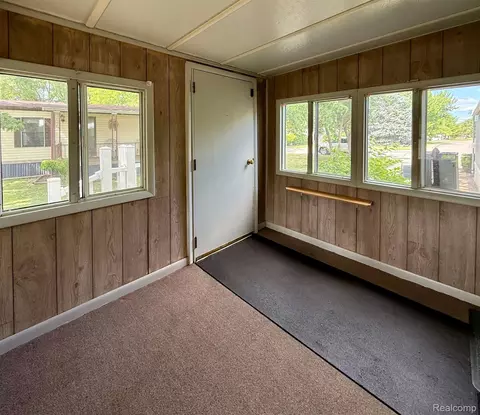Exterior - 39 Oakridge E, Monroe, MI 48161 photo 5 of 11