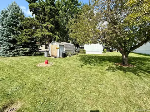 Exterior - 39 Oakridge E, Monroe, MI 48161 photo 11 of 11