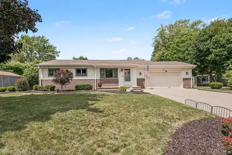 1087 Collingwood Dr, Rochester Hills, MI 48307