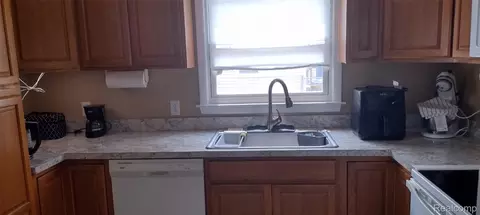 Kitchen - 1823 Washington St, Algonac, MI 48001 photo 3 of 3