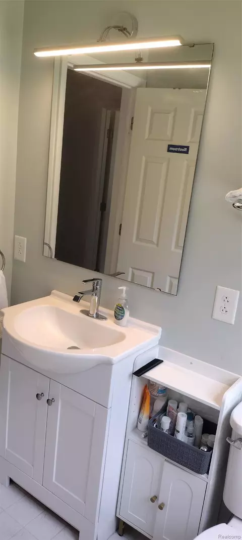 Bath - 1823 Washington St, Algonac, MI 48001 photo 2 of 2