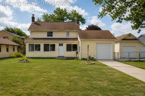22464 Beach St, Saint Clair Shores, MI 48081
