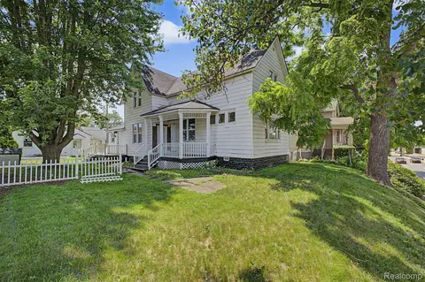 725 Eureka Rd, Wyandotte, MI 48192
