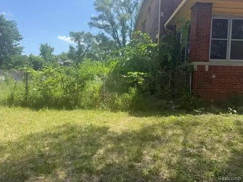 2295 Gladstone St, Detroit, MI 48206