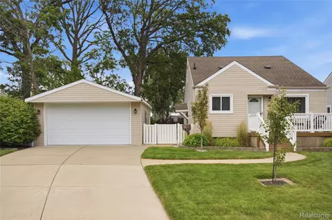 28538 Bock St, Garden City, MI 48135