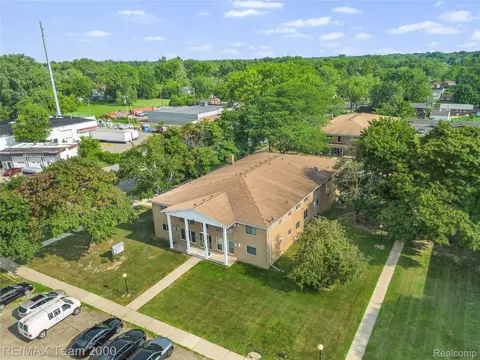 26305 W 7 Mile Rd, Redford, MI 48240