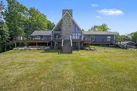 3900 Waterland Dr, Metamora, MI 48455