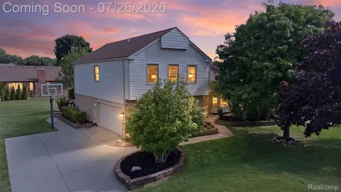 34678 Pembroke Ave, Livonia, MI 48152