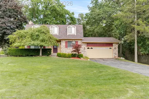 1317 S Williams Lake Rd, Waterford, MI 48327