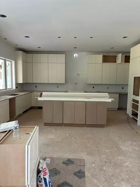 3356 Alpine, Troy, MI 48084 photo 9