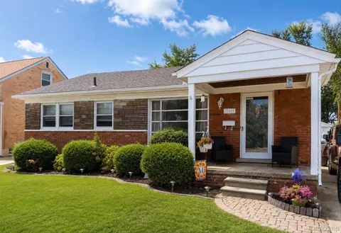 22925 Doremus St, Saint Clair Shores, MI 48080