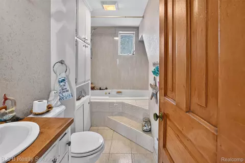Bath - 307 N Cherry St, Flushing, MI 48433 photo 1 of 2