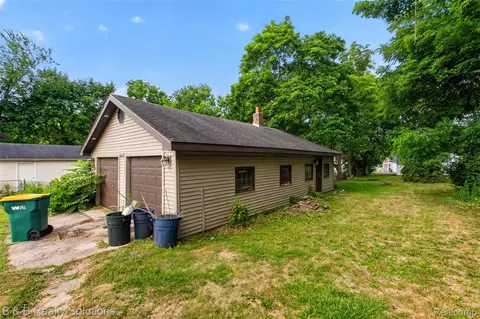 Exterior - 307 N Cherry St, Flushing, MI 48433 photo 3 of 5
