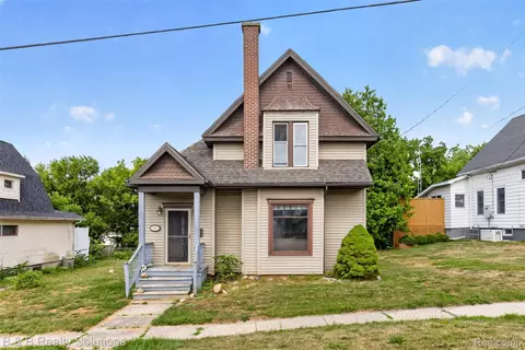 Exterior - 307 N Cherry St, Flushing, MI 48433 photo 1 of 5