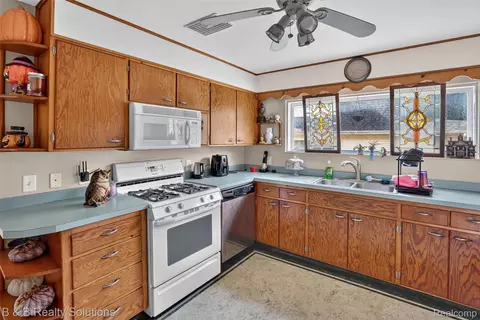 Kitchen - 307 N Cherry St, Flushing, MI 48433 photo 2 of 3