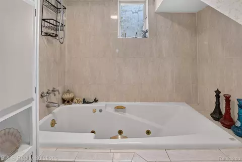 Bath - 307 N Cherry St, Flushing, MI 48433 photo 2 of 2