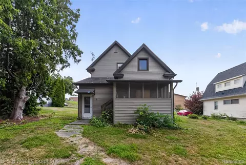 Exterior - 307 N Cherry St, Flushing, MI 48433 photo 2 of 5