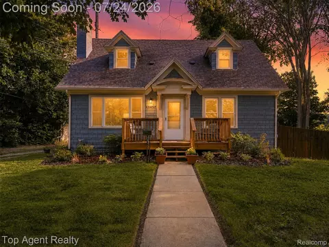 23457 Buckingham St, Clinton Township, MI 48036