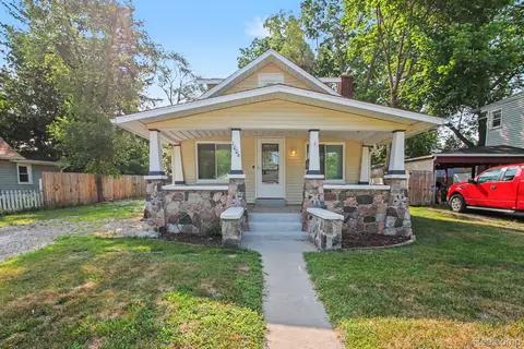 1006 Granger St, Fenton, MI 48430