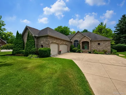 3391 N Burwick Dr, Port Huron, MI 48060