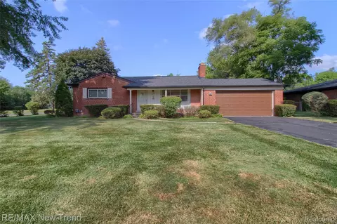 28311 Kirkside Ln, Farmington Hills, MI 48334