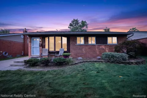 154 Darwin St, Westland, MI 48186