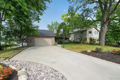 4341 Cornith Dr, Orion, MI 48359