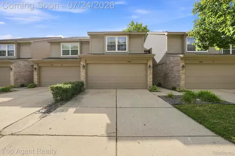 43835 Coachmaker Dr, Sterling Heights, MI 48313