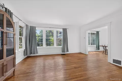 Living - 27108 E River Rd, Grosse Ile, MI 48138 photo 4 of 4